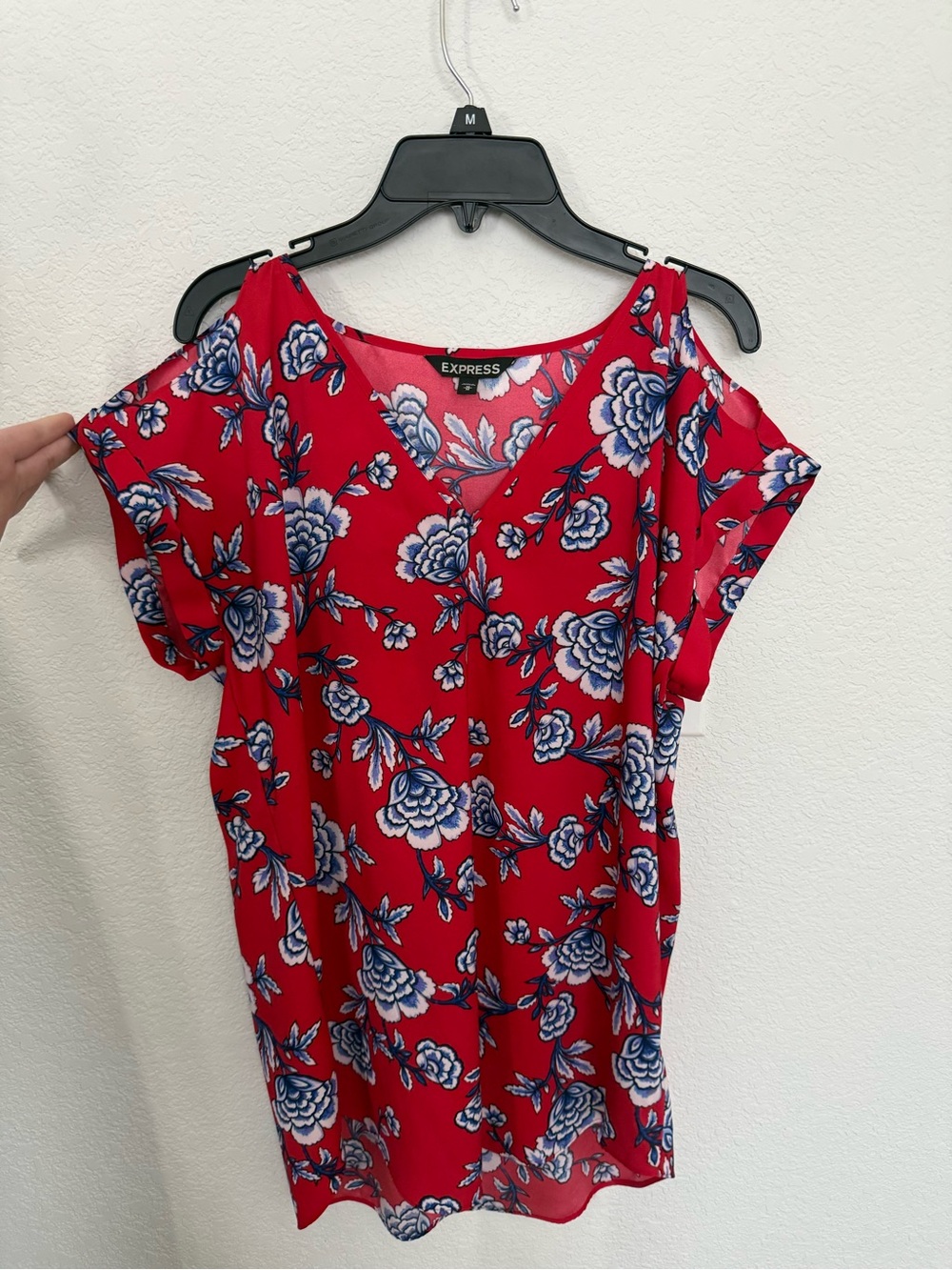 Express Red Floral Blouse Top Medium V-Neck Cap Sleeve Career Casual